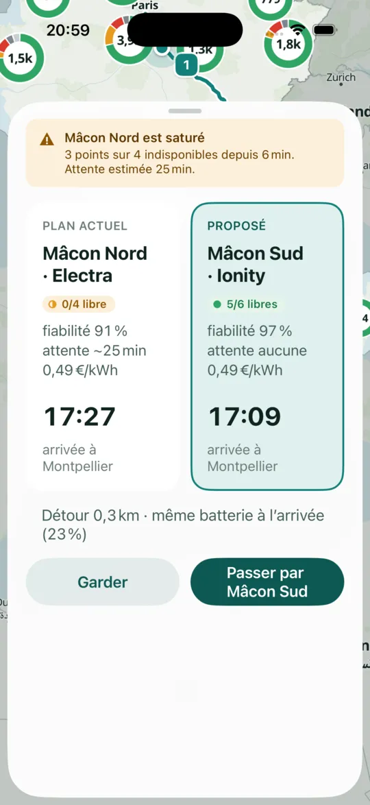 Alerte : Mâcon Nord est saturé. Plan actuel arrivée 17:27, proposé Mâcon Sud, Ionity, 5/6 libres, arrivée 17:09. Boutons Garder et Passer par Mâcon Sud